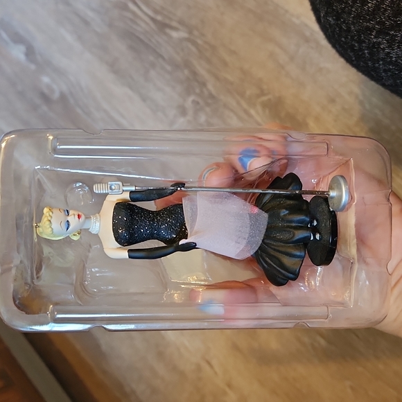 Mattel Solo in the Spotlight Barbie 1960 brand new in box with matching ornament - Picture 7 of 7